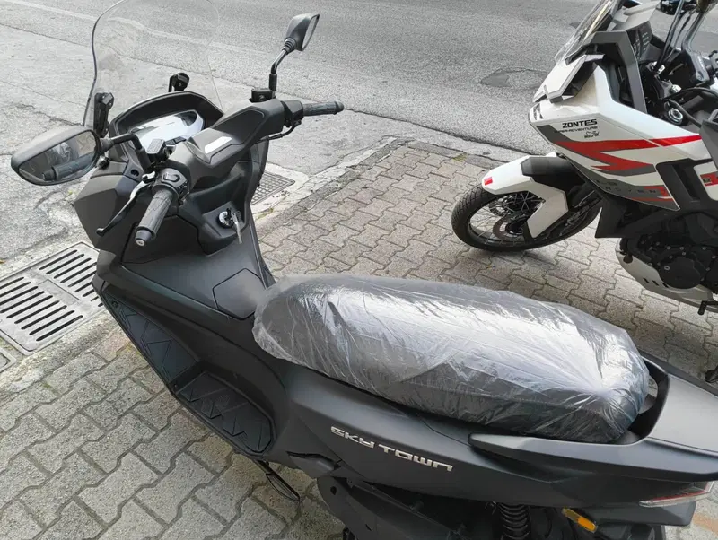 Kymco Skytown 125i (2024 - 26) (4)