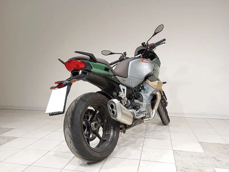 Moto Guzzi V100 Mandello (2022 - 24) (4)