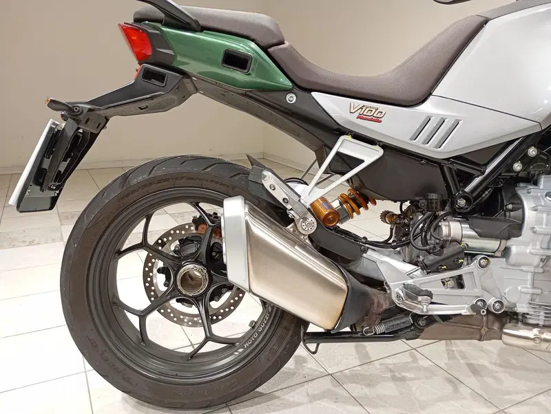 Moto Guzzi V100 Mandello (2022 - 24) (10)