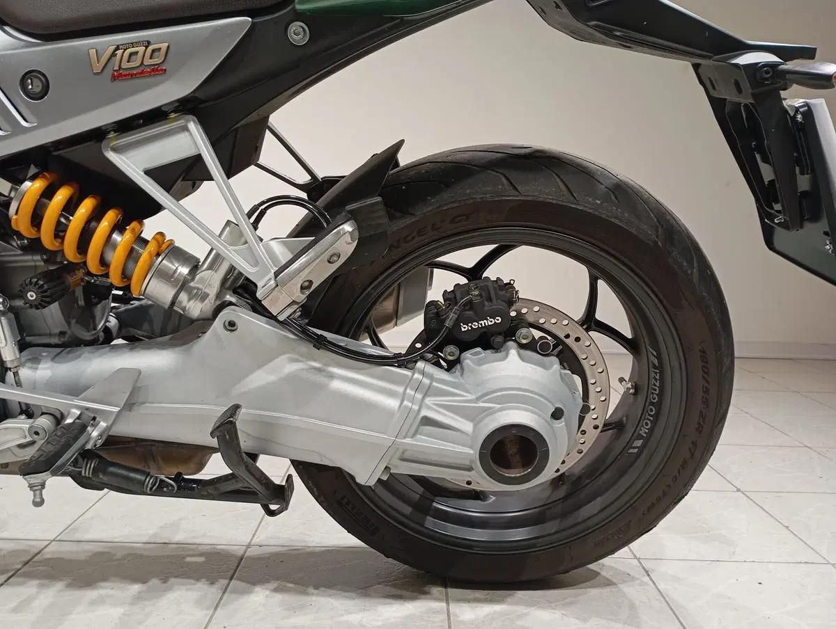 Moto Guzzi V100 Mandello (2022 - 24) (12)