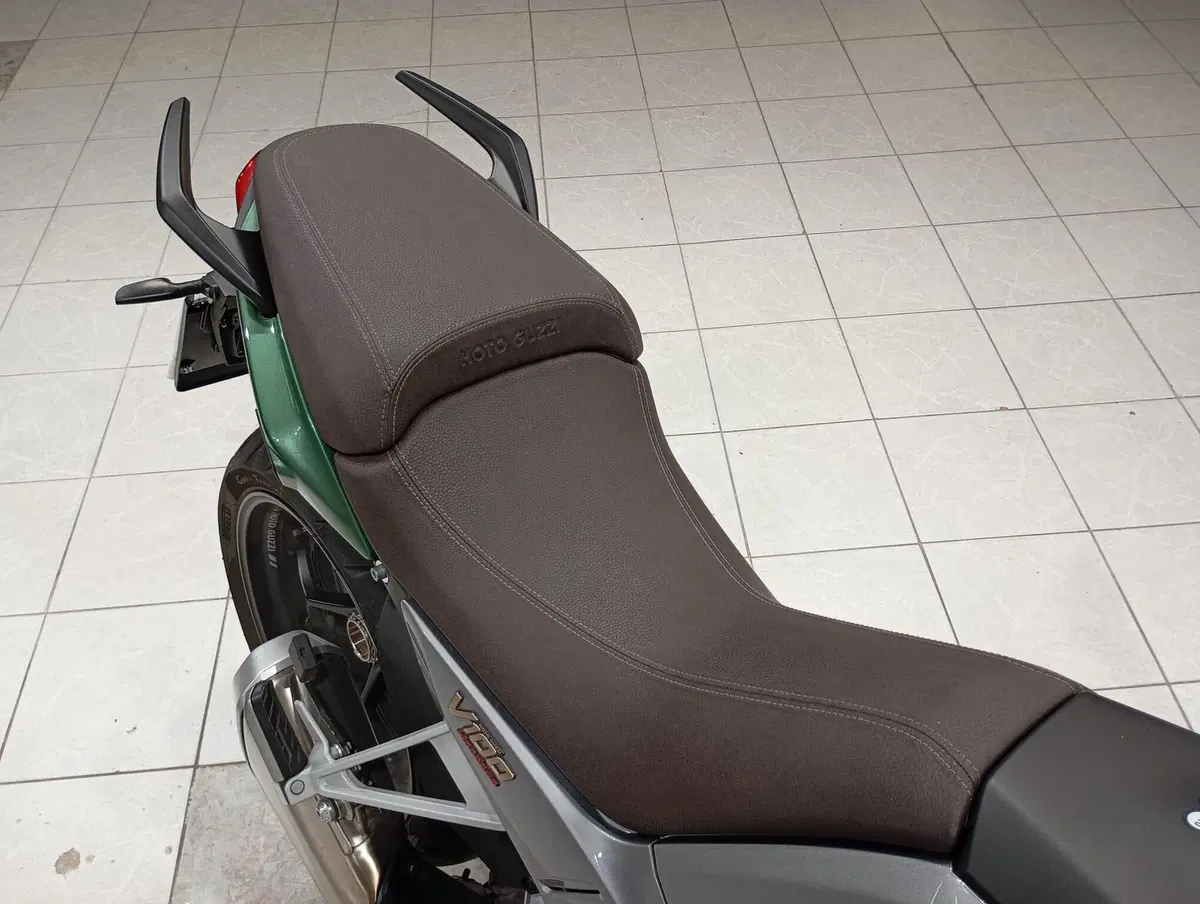 Moto Guzzi V100 Mandello (2022 - 24) (14)