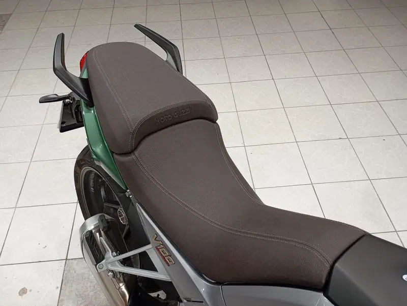 Moto Guzzi V100 Mandello (2022 - 24) (14)