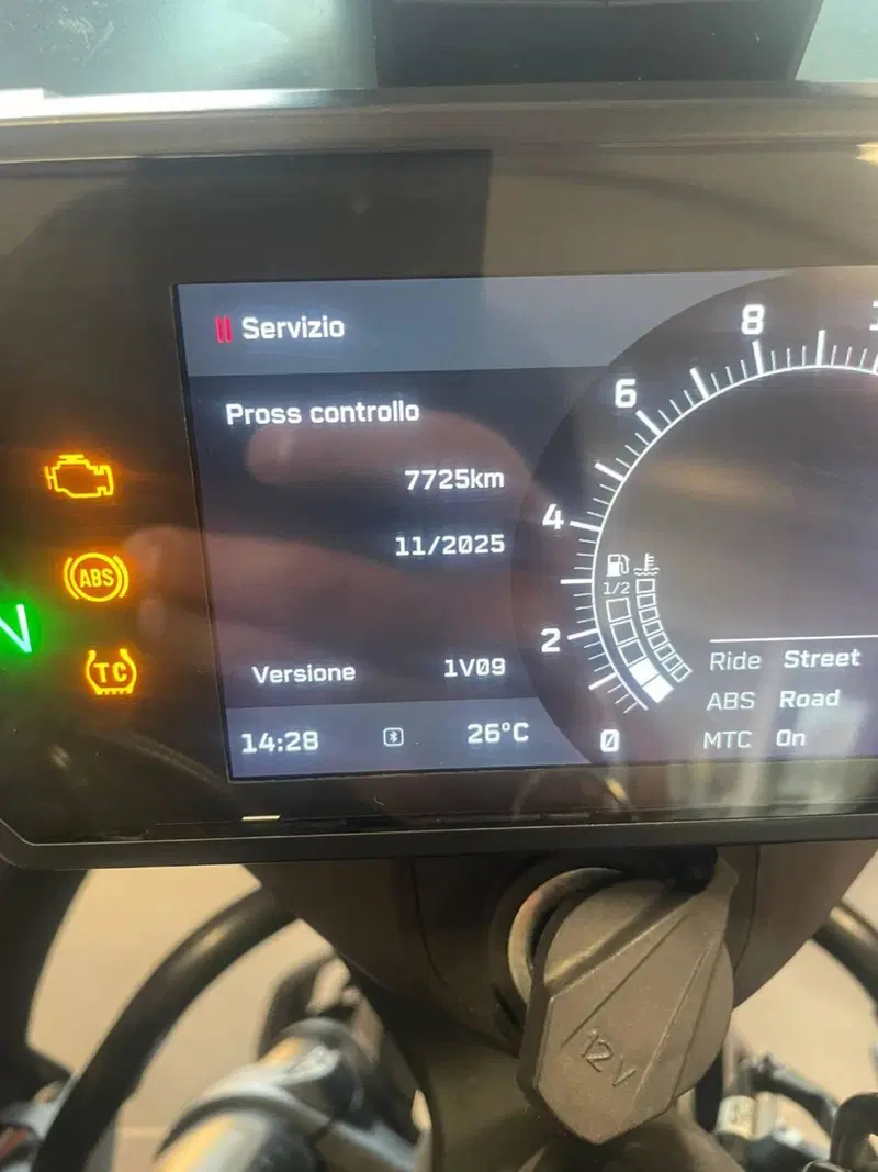 KTM 890 Adventure (2022) (2)