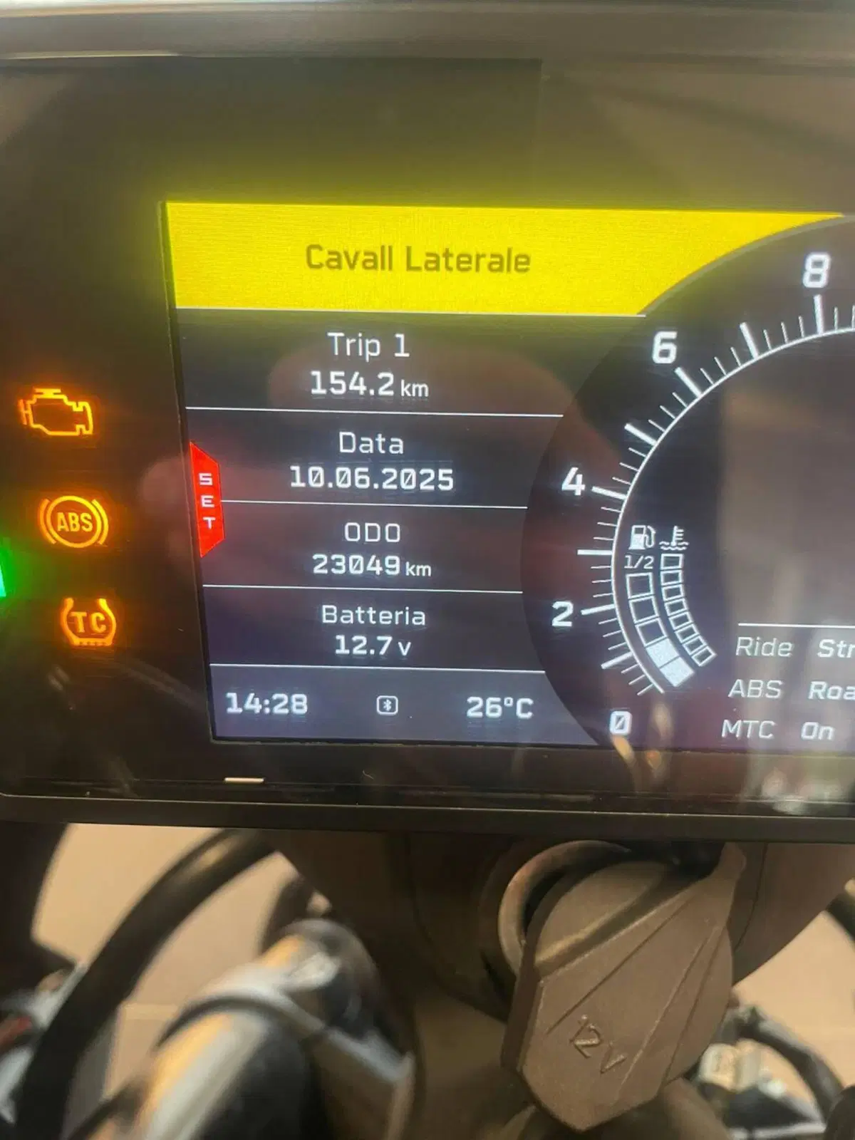 KTM 890 Adventure (2022) (3)