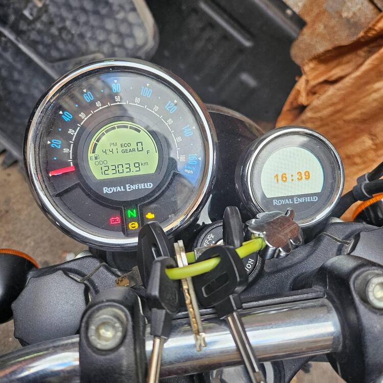 Royal Enfield Meteor 350 Stellar (2021 - 25) (5)