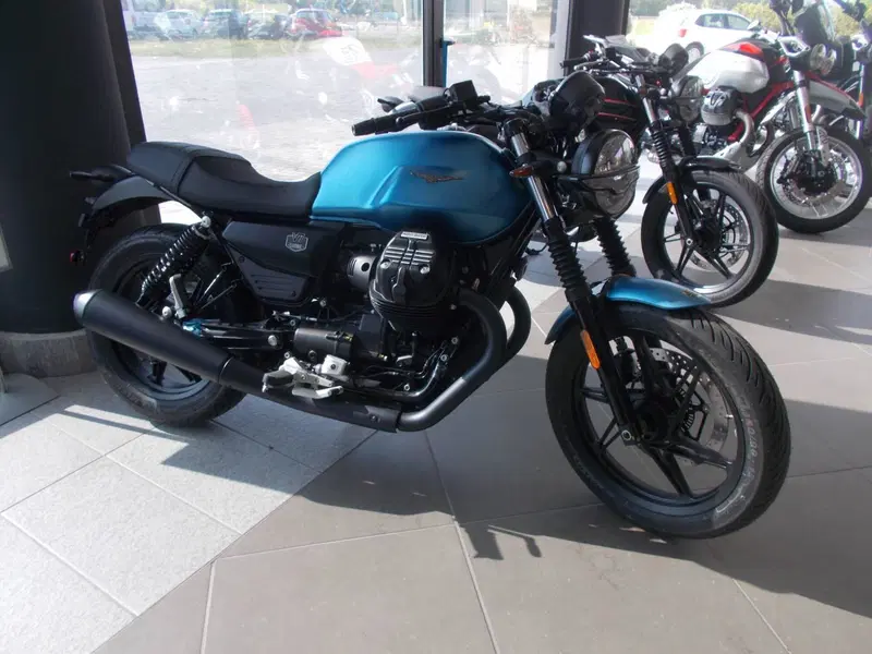 Moto Guzzi V7 Stone (2025 - 26)