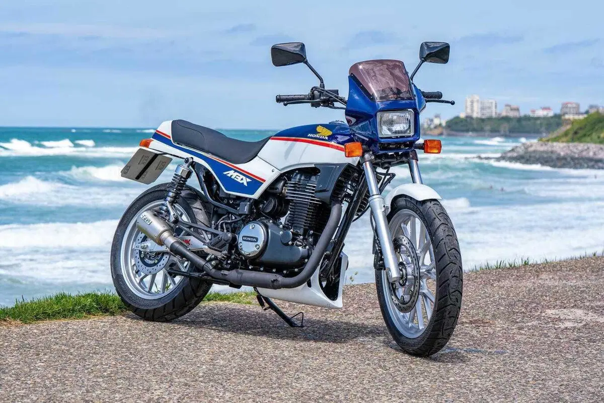 Honda Customs 2025: la GB350S si "trasforma" al festival Wheels and Waves [GALLERY] (5)