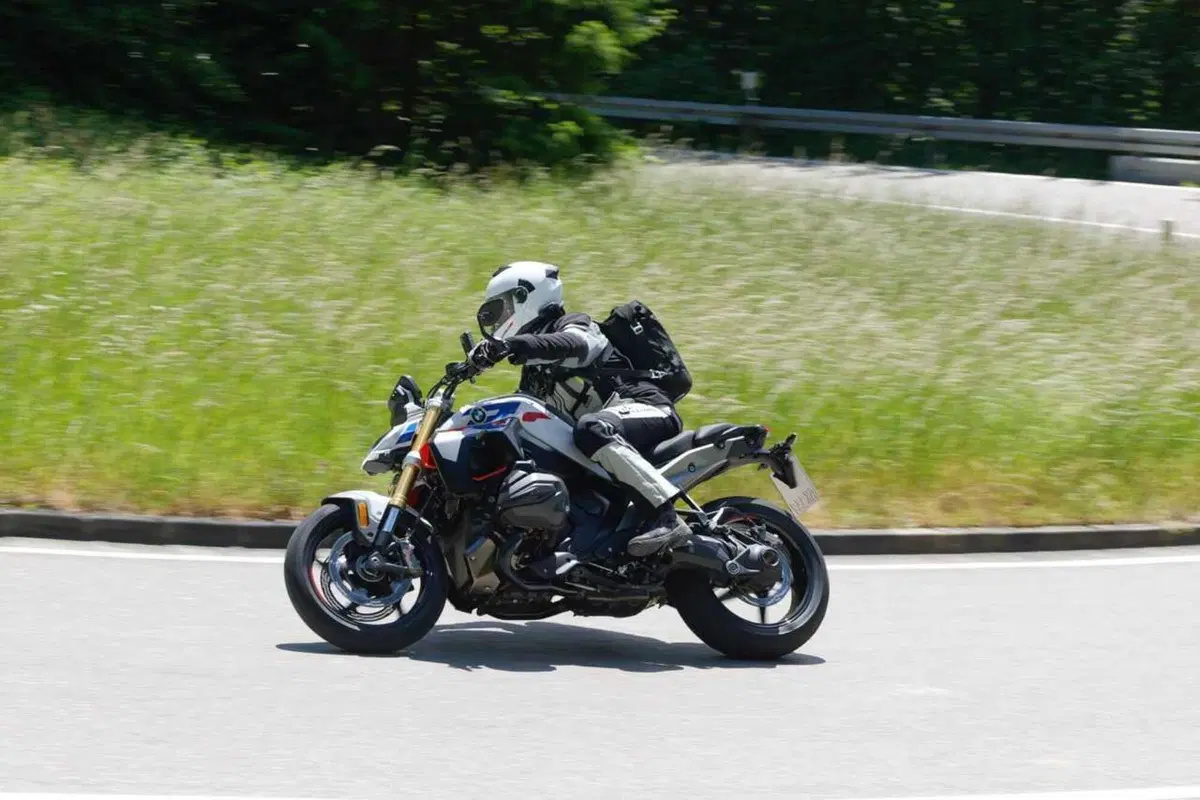 Perché la BMW R 1300 R mi ha deluso? Il TEST [VIDEO] (2)