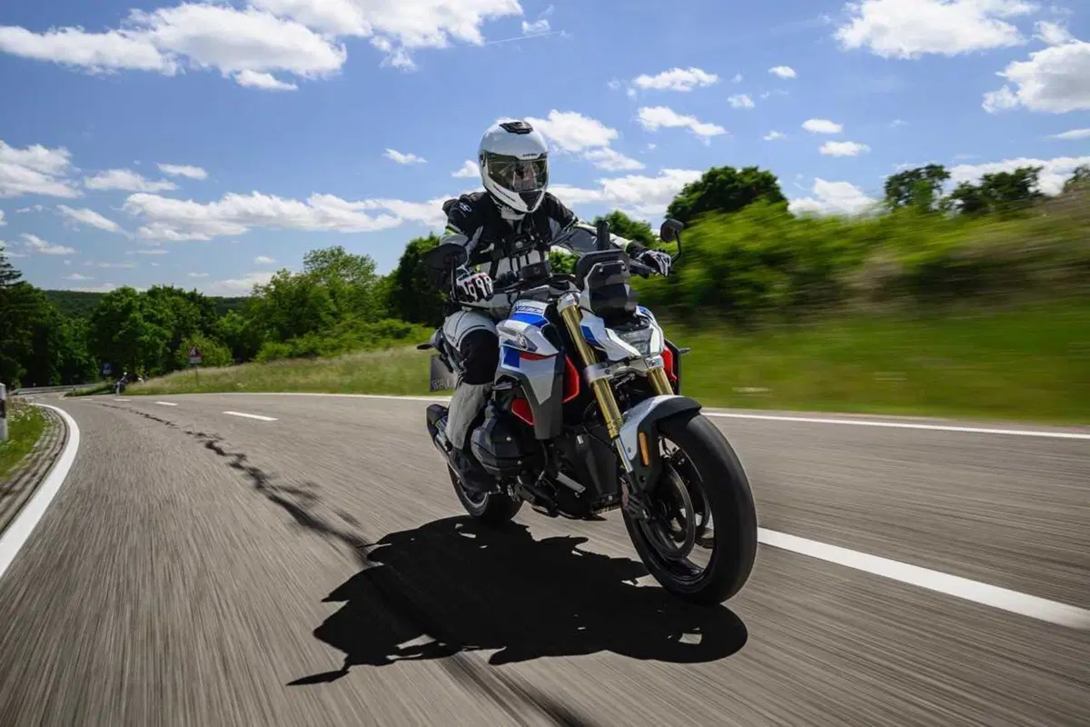 Perché la BMW R 1300 R mi ha deluso? Il TEST [VIDEO] (5)