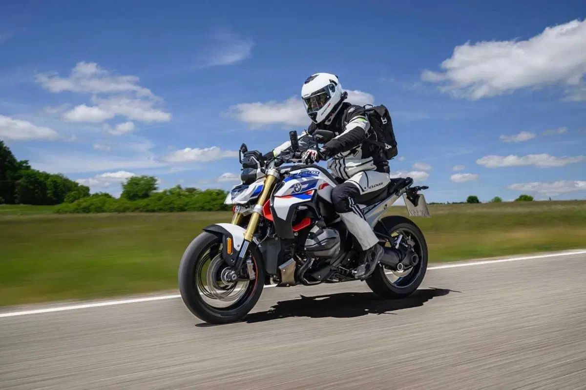 Perché la BMW R 1300 R mi ha deluso? Il TEST [VIDEO] (6)