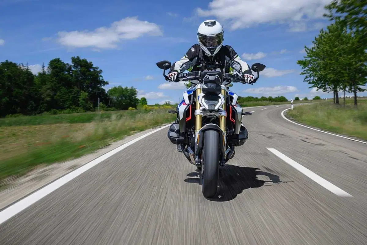 Perché la BMW R 1300 R mi ha deluso? Il TEST [VIDEO] (7)