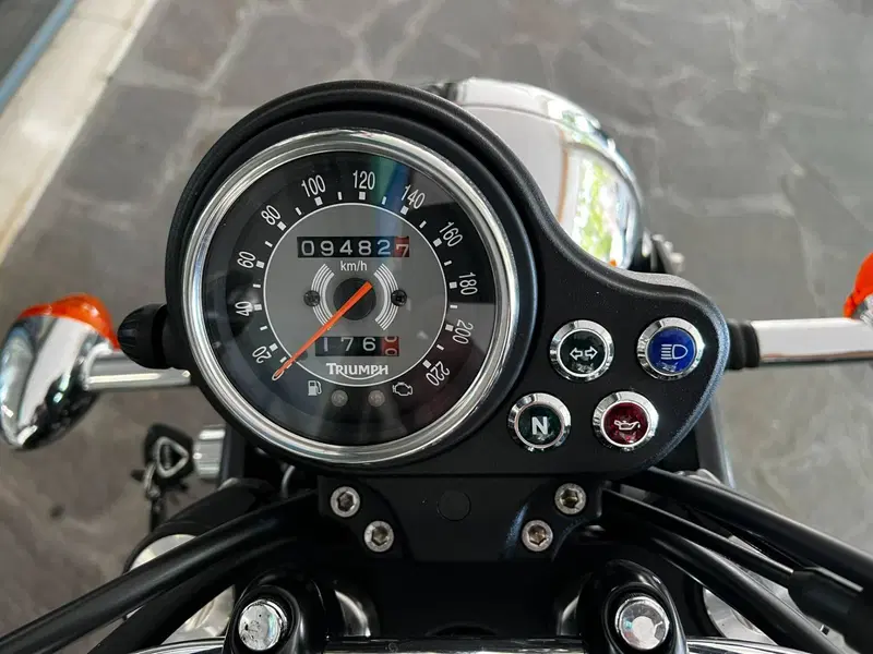 Triumph Bonneville T100 (2008 - 16) (4)