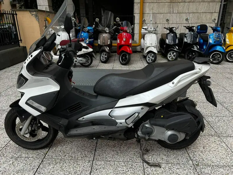 Aprilia SR Max 300 (2011 - 16)