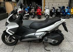 Aprilia SR Max 300 (2011 - 16) usata