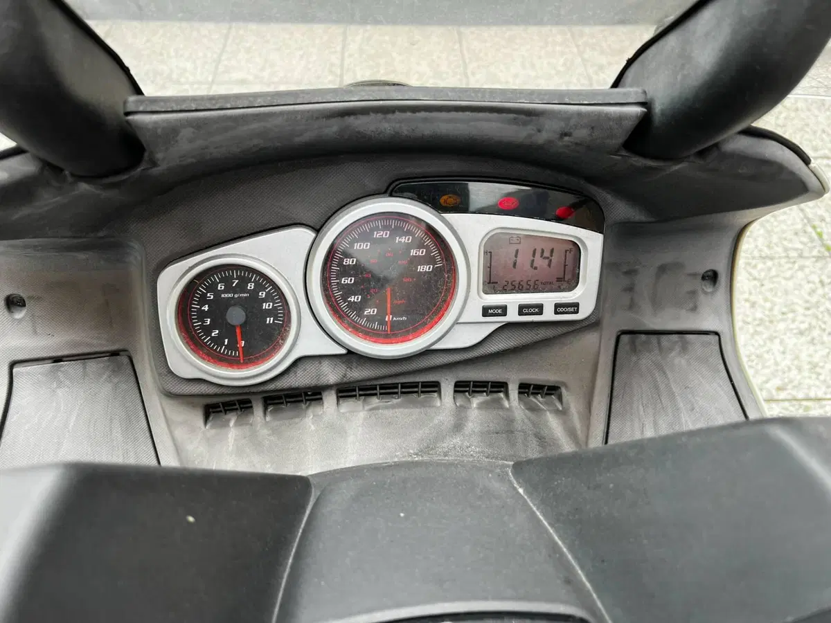 Aprilia SR Max 300 (2011 - 16) (4)