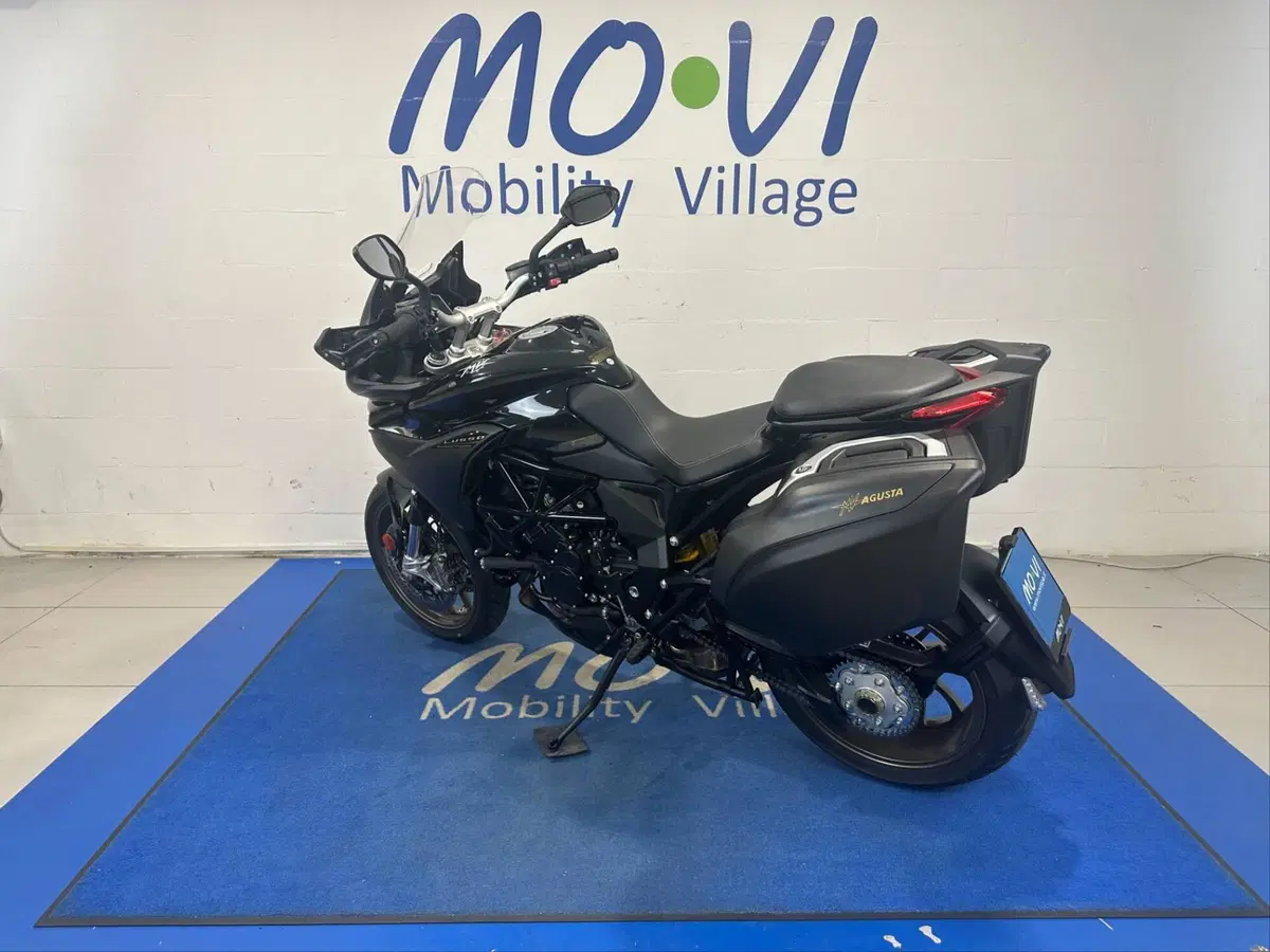 MV Agusta Turismo Veloce 800 Lusso SCS (2021 - 26) (4)
