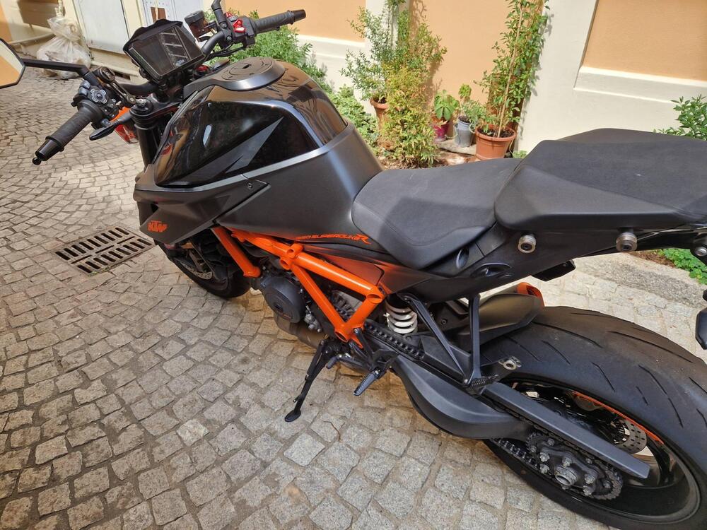 KTM 1290 Super Duke R (2020) (3)
