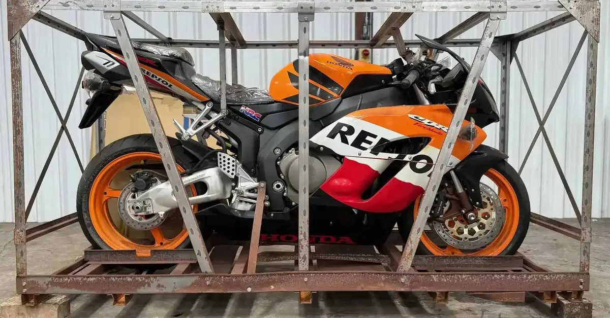 Una Honda CBR 1000 RR Fireblade del 2005 ancora in cassa. Questa volta per&ograve; non sembra un affare