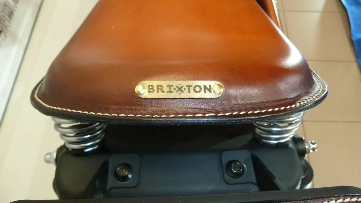 Brixton Motorcycles Rayburn 125 (2021 - 26) (4)
