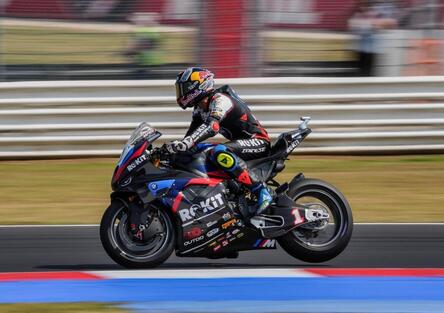 Razgatlioglu chiude le FP1 davanti a Bulega. Terzo Bautista 
