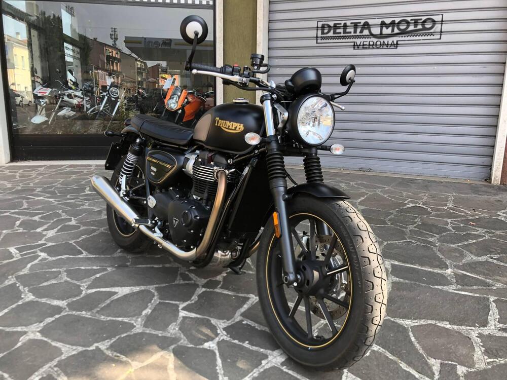 Triumph Street Twin 900 (2021 - 22) (3)