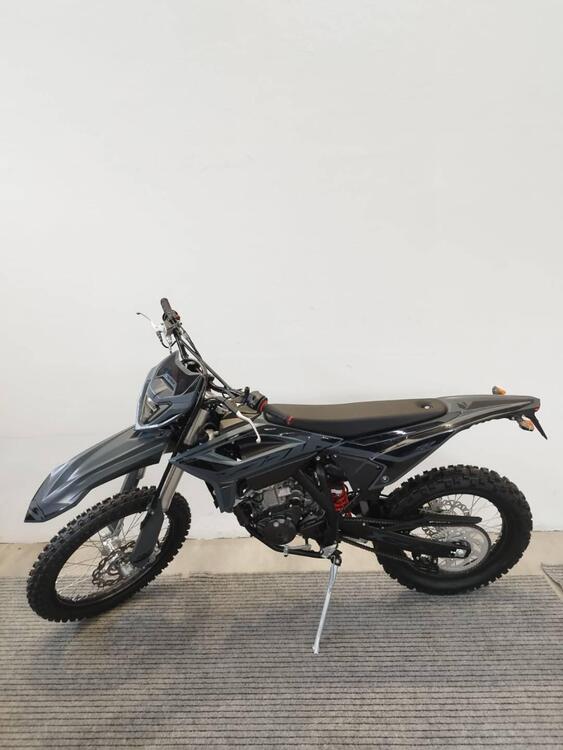 Betamotor RR 125 4T Enduro T - X Special Edition (2025) (2)