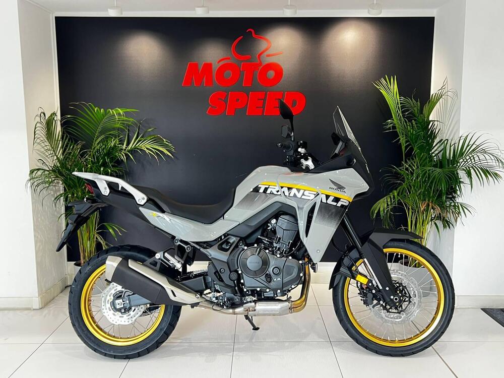 Honda Transalp XL750 (2025)