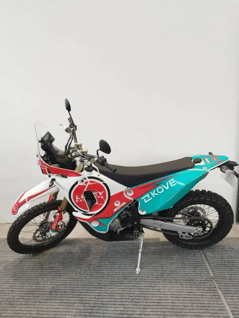Kove 450 Rally Lucky Explorer Replica (2025 - 26) (2)
