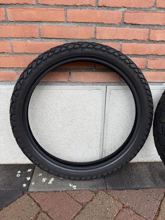 Treno Gomme Continental TKC 70 (2)
