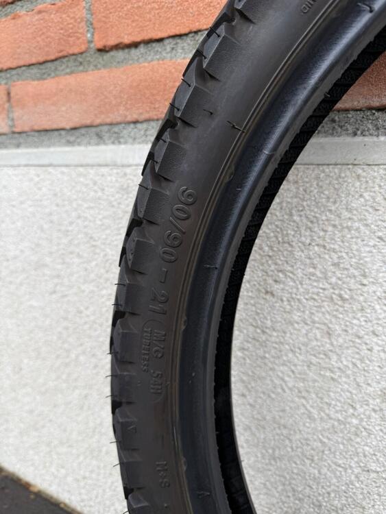 Treno Gomme Continental TKC 70 (4)