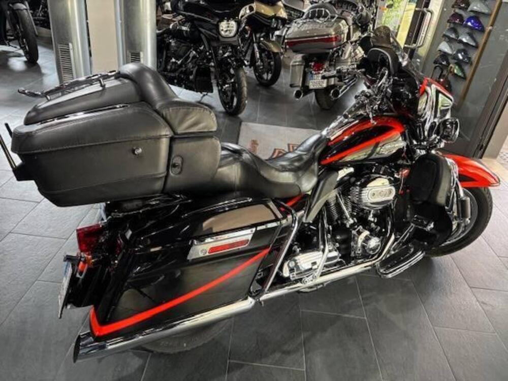 Harley-Davidson 1800 Electra Glide Ultra Classic (2005 - 06) - FLHTCUSE (3)