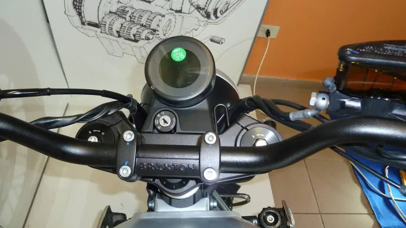 Brixton Motorcycles Crossfire 500 X (2021 - 26) (4)