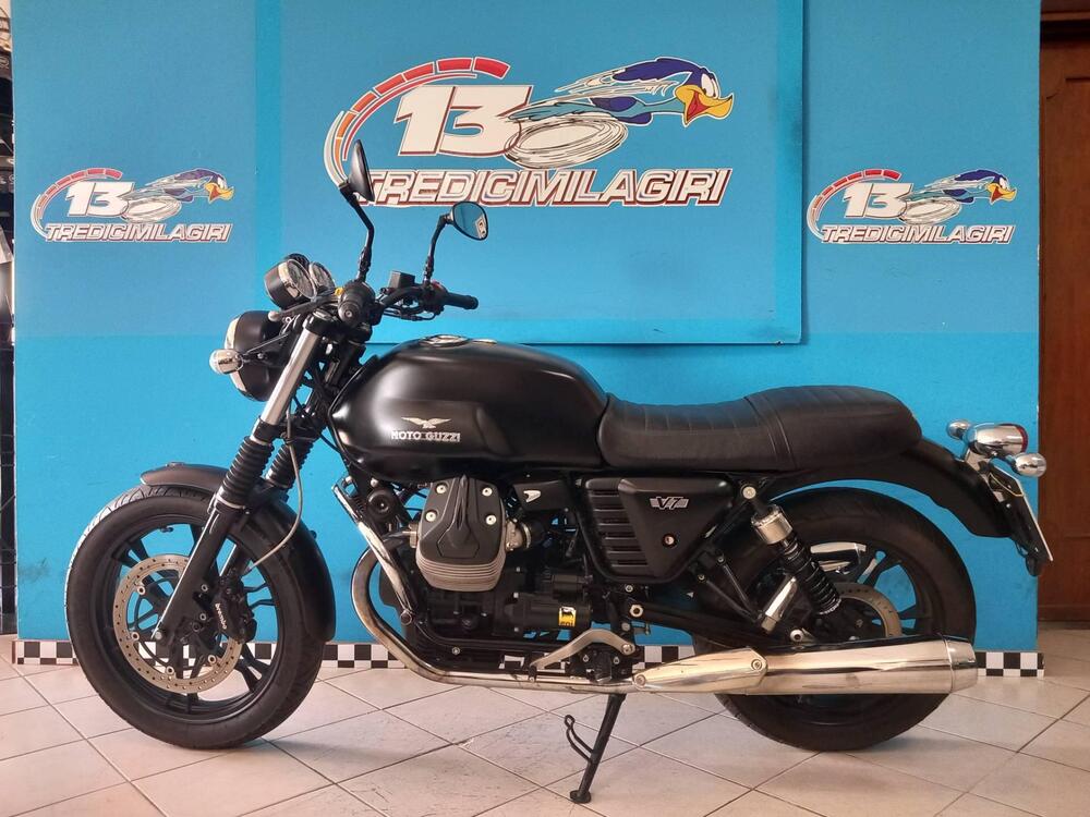 Moto Guzzi V7 II Stone (2015 - 17) (4)