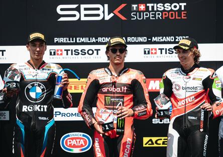 SBK 2025. Pole e record per Bulega a Misano