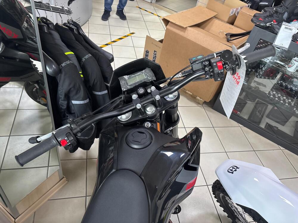 Malaguti XSM 125 (2021 - 25) (4)