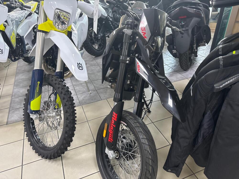 Malaguti XSM 125 (2021 - 25) (5)