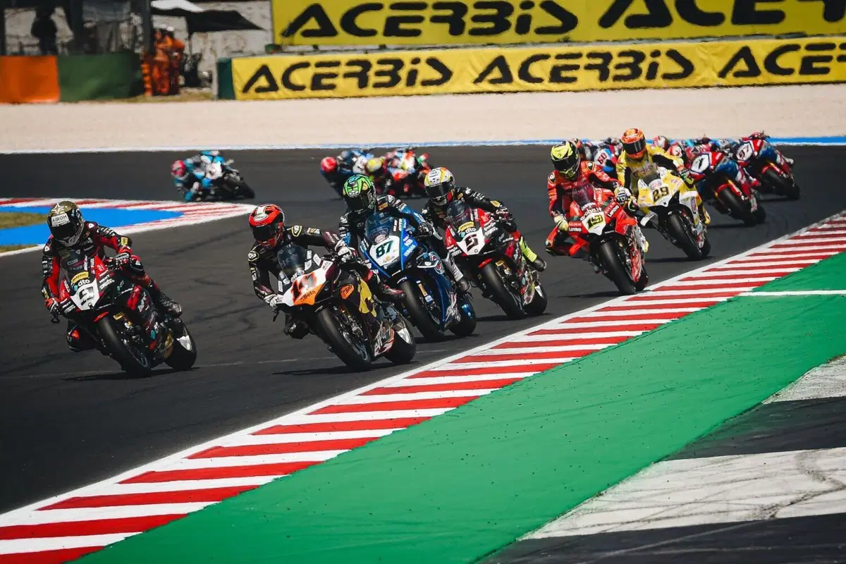 SBK 2025. GP d’Italia a Misano. Bulega: “Bassani non è venuto a chiedermi scusa e mi dispiace molto” (9)