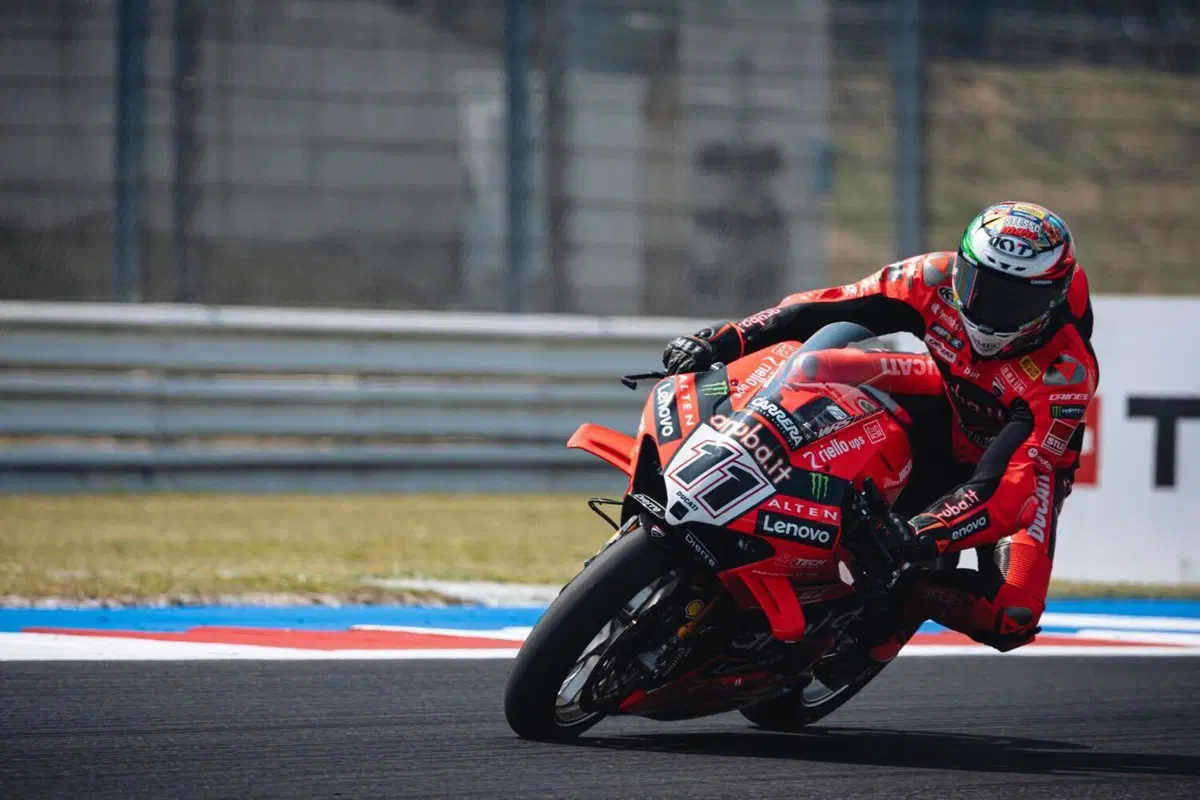 SBK 2025. GP d’Italia a Misano. Bulega: “Bassani non è venuto a chiedermi scusa e mi dispiace molto” (48)