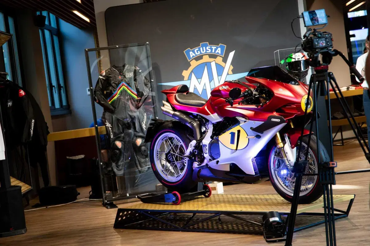 MV Agusta Superveloce 1000 Ago (7)
