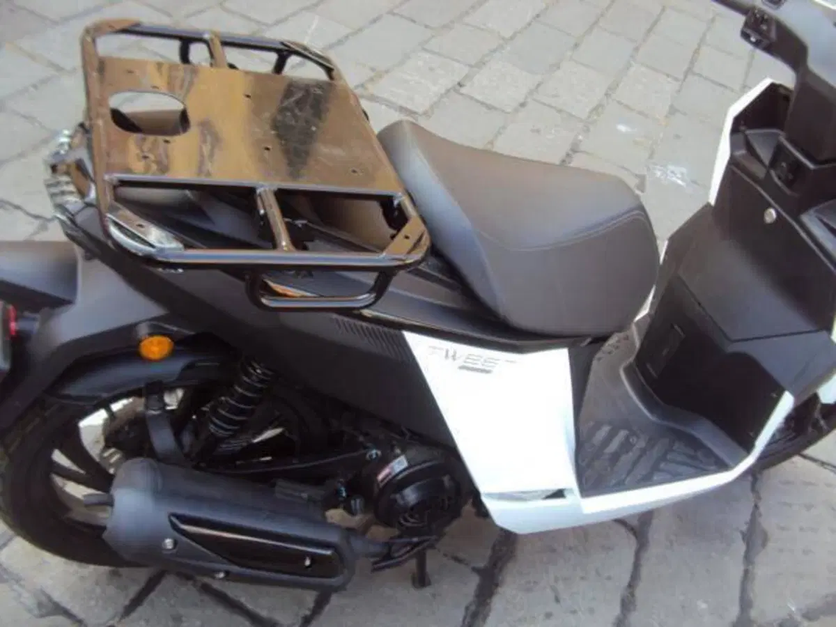 Peugeot Tweet 125i Cargo (2022 - 25) (4)