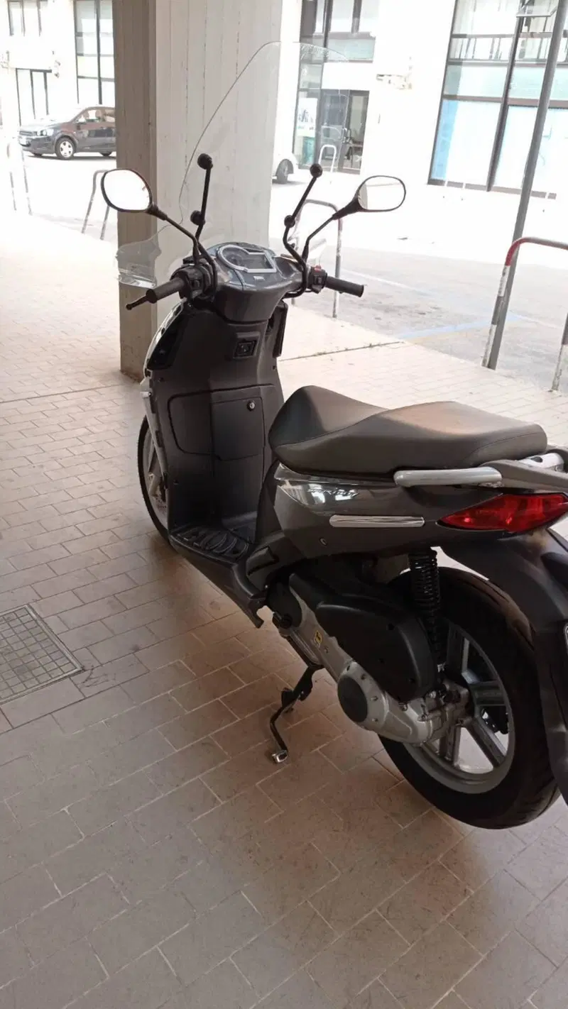 Aprilia Sportcity 125 (3)