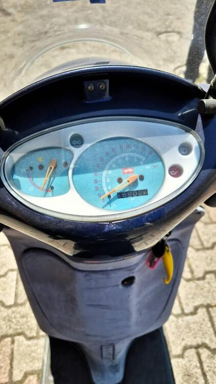 Aprilia Scarabeo 100 (1999 - 02) (4)