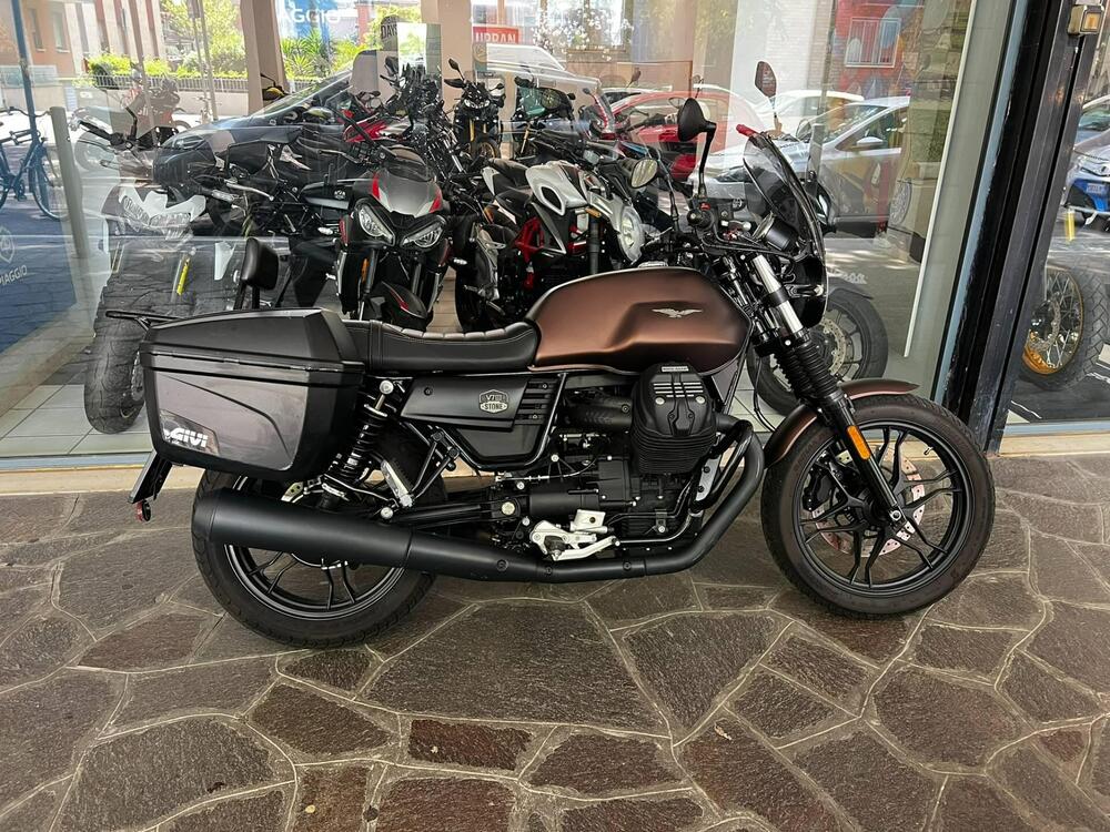 Moto Guzzi V7 III Stone (2017 - 20)