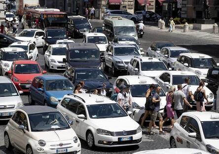 Roma, blocco diesel Euro5 dal 1° novembre 2025, centinaia di migliaia di cittadini a piedi