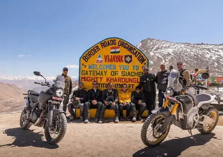 Royal Enfield Himalayan: anche il CEO nei test estremi in Ladakh per le nuove 750 e Electric