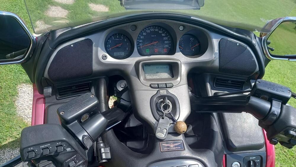 Honda GL 1800 Gold Wing (2000 - 05) (3)