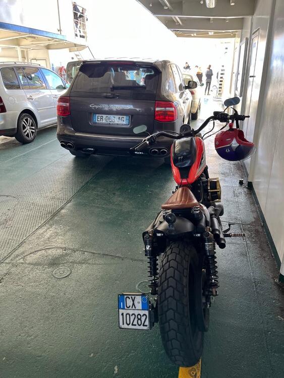 Harley-Davidson 883 R (2006 - 07) - XL 883R (2)