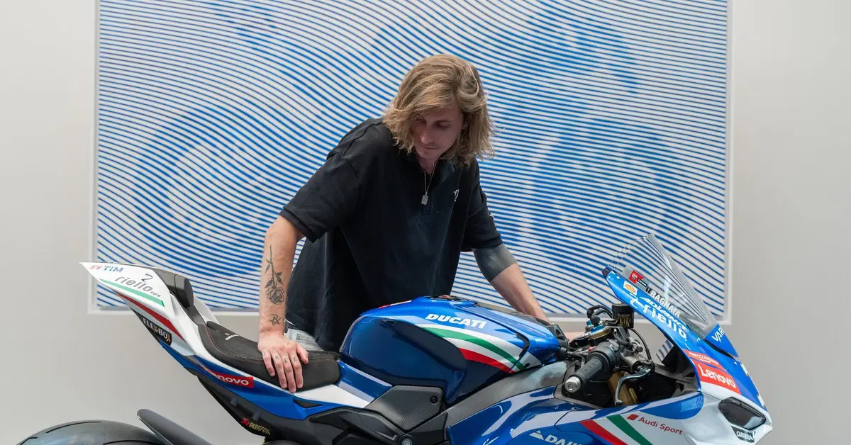 La Ducati Panigale V4 Tricolore diventa un'opera d'arte!