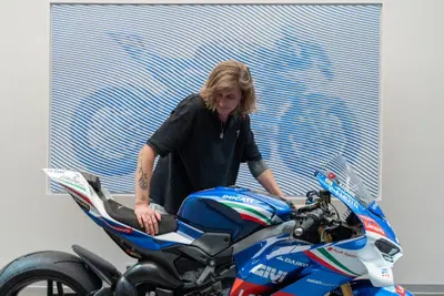 La Ducati Panigale V4 Tricolore diventa un'opera d'arte!