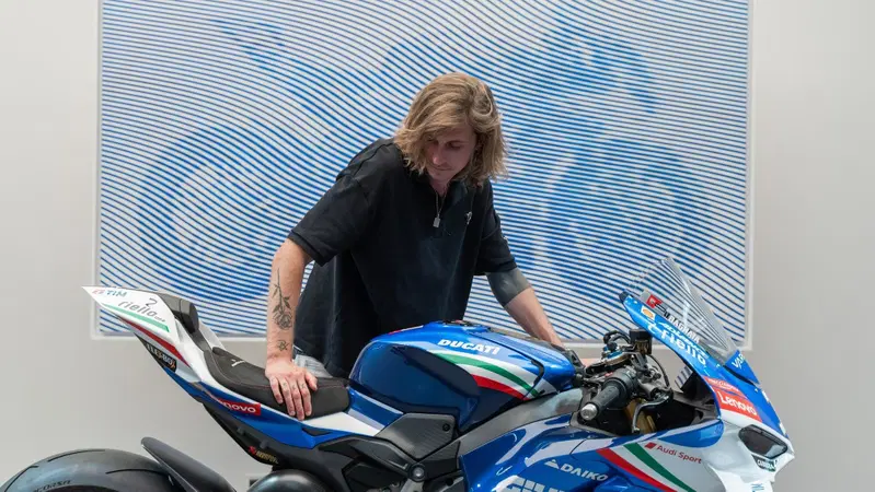 La Ducati Panigale V4 Tricolore diventa un'opera d'arte!
